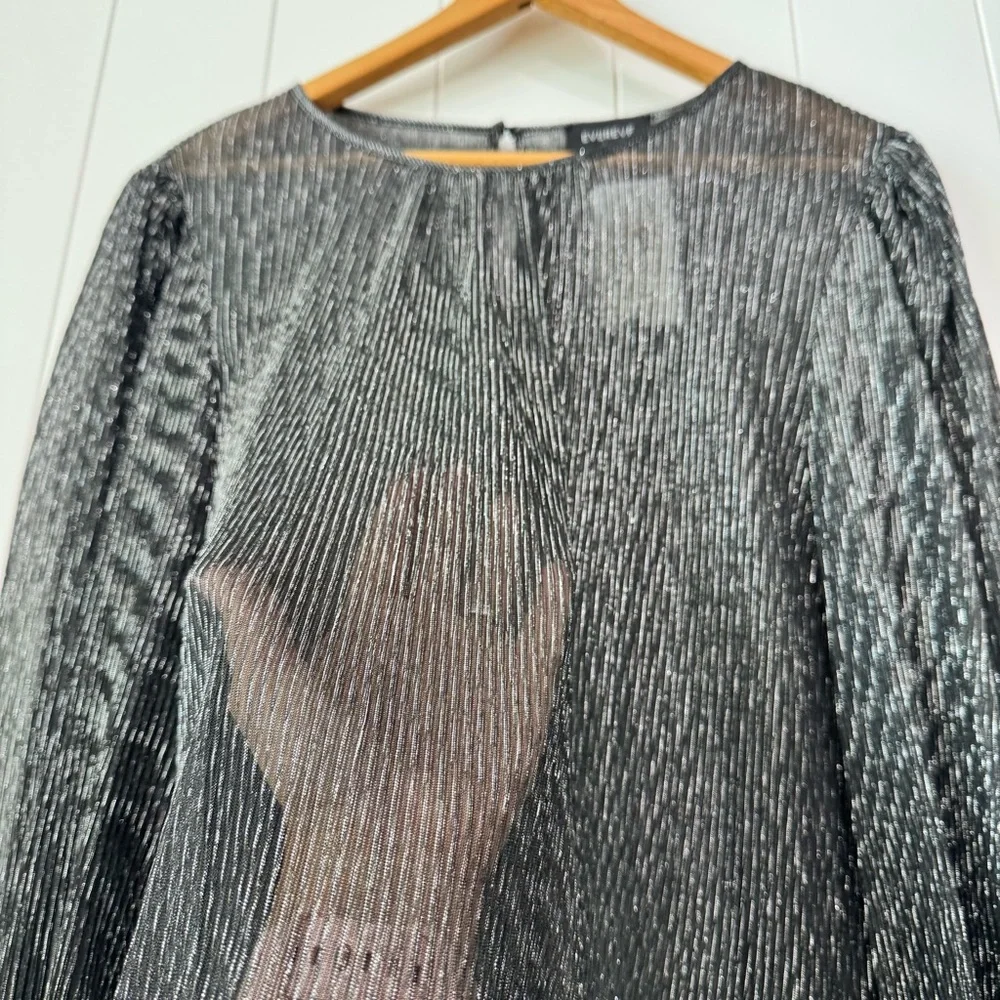 NWT Evereve Cam Sheer Shine Top in Dark Silver Shimmer Bell Sleeve Size Small